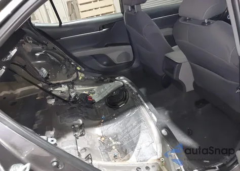 2022 Toyota Camry Le z USA, uszkodzony, nr VIN 4T1C11AK1NU654758